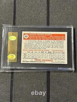 1996 Topps Mickey Mantle 1952 Topps RC SGC 8